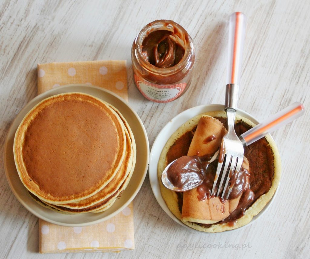 Delikatne waniliowe pancakes z orzechową czekolą