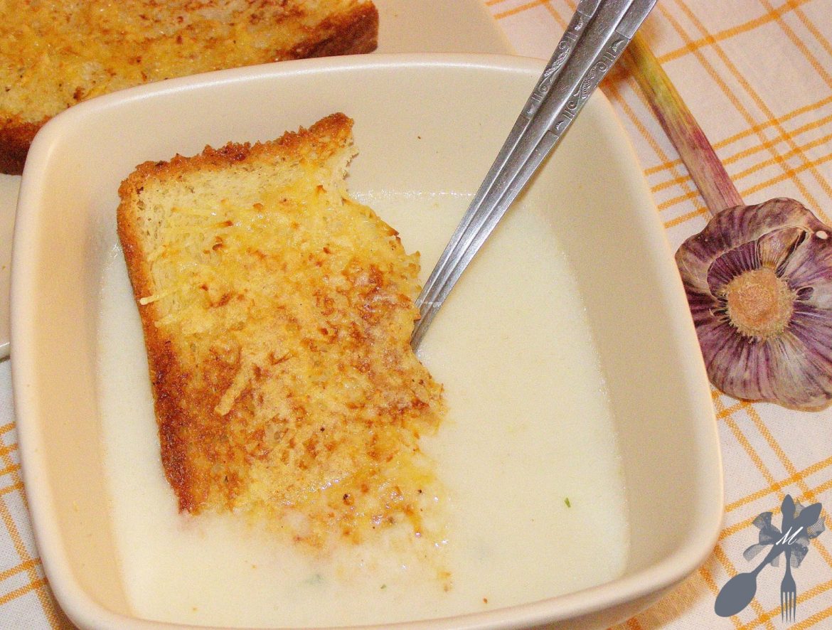 zupa czosnkowa z grzankami