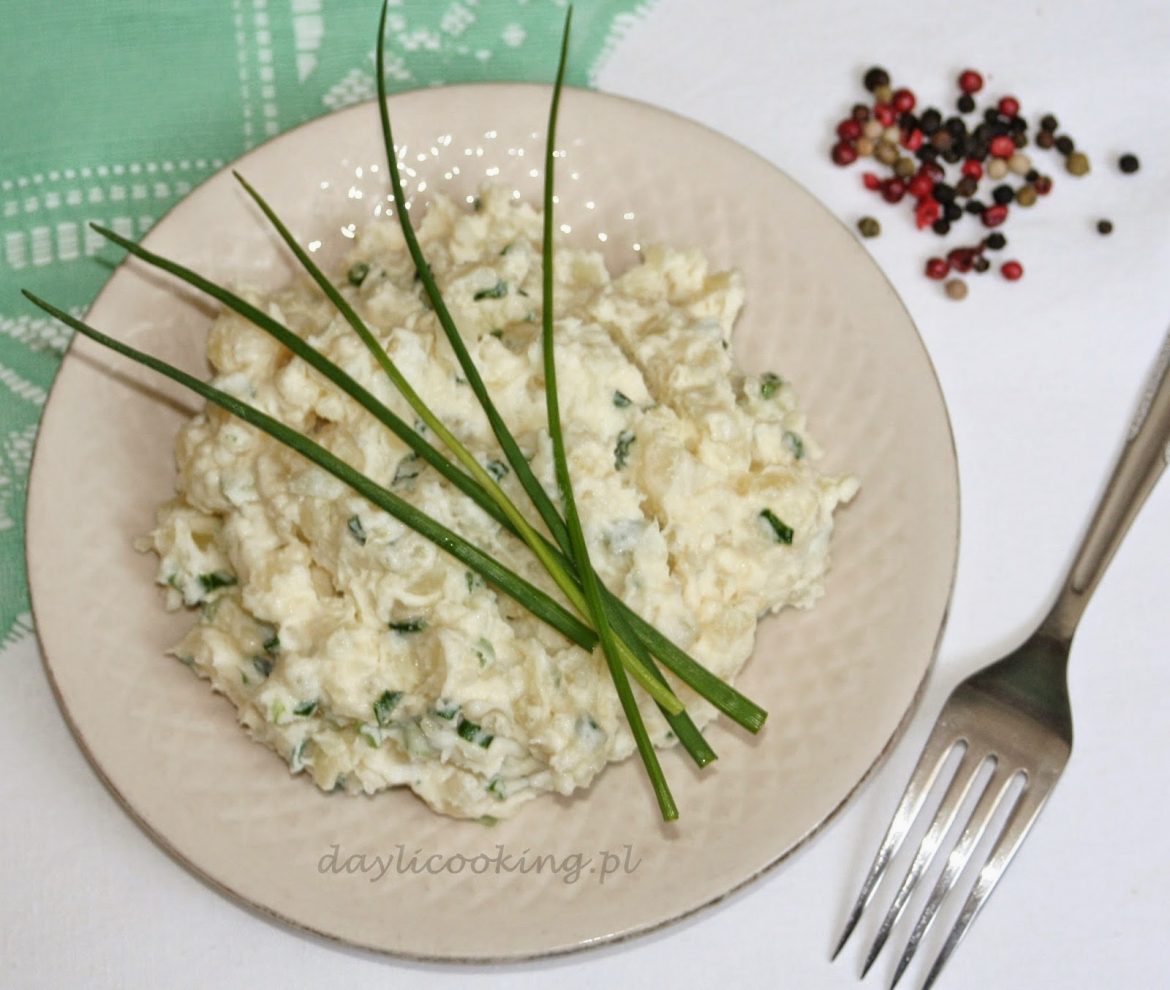 Przepis na sałatkę ziemniaczaną z czosnkiem