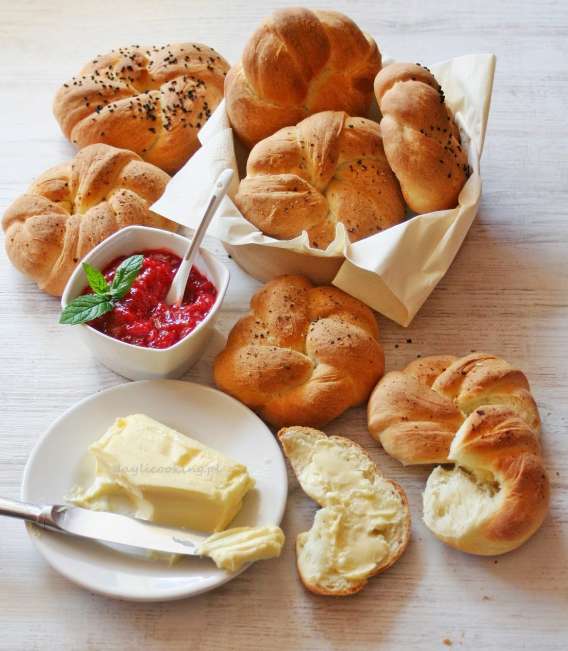 Przepis na domowe kajzerki najlepsze bułeczki śniadaniowe