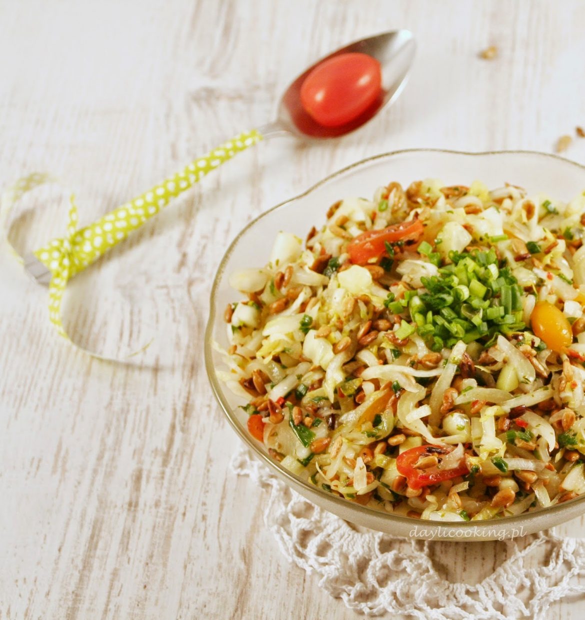 Przepis na sałatkę z cykorii - co zrobić, żeby cykoria nie była gorzka