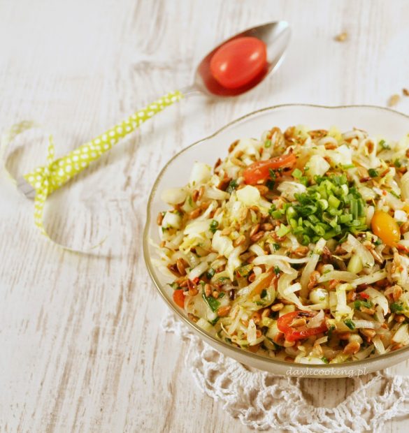 Przepis na sałatkę z cykorii - co zrobić, żeby cykoria nie była gorzka