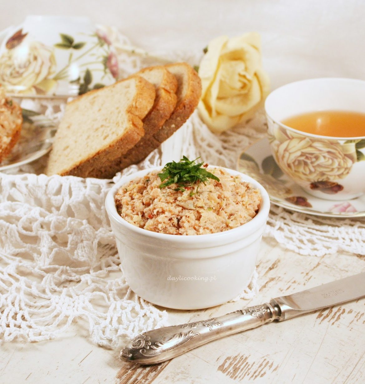 Przepis na pasta kanapkowa z mięsa i boczku