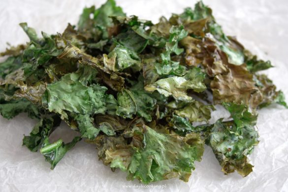 Jak zrobić chipsy z jarmużu