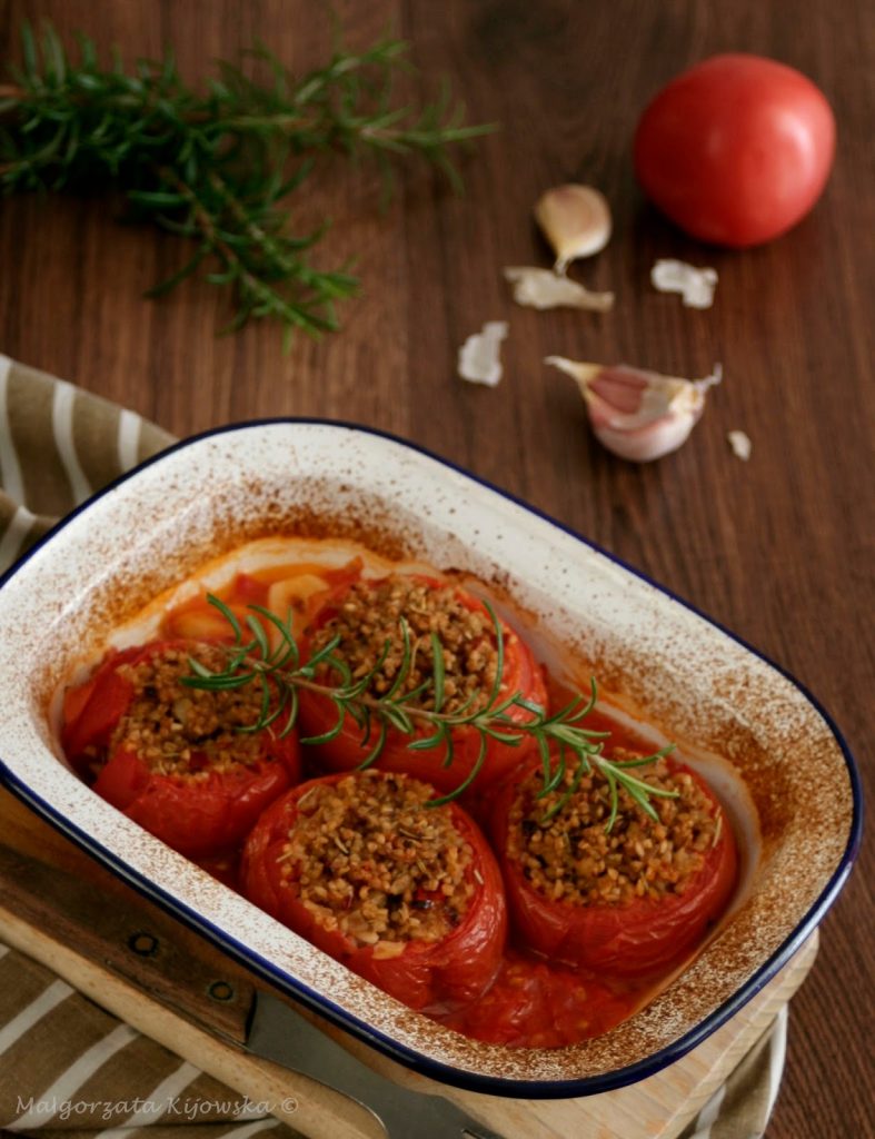 Przepis na zapiekane pomidory faszerowane kaszą owsianą
