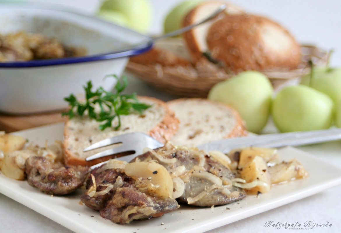 Wątróbka z papierówkami