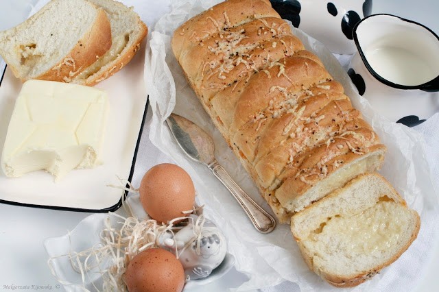 Przepis na pszenny chleb tostowy z serem