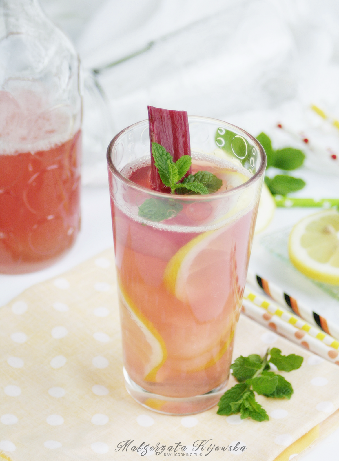 Domowa lemoniada rabarbarowa Przepis na domową lemoniadę