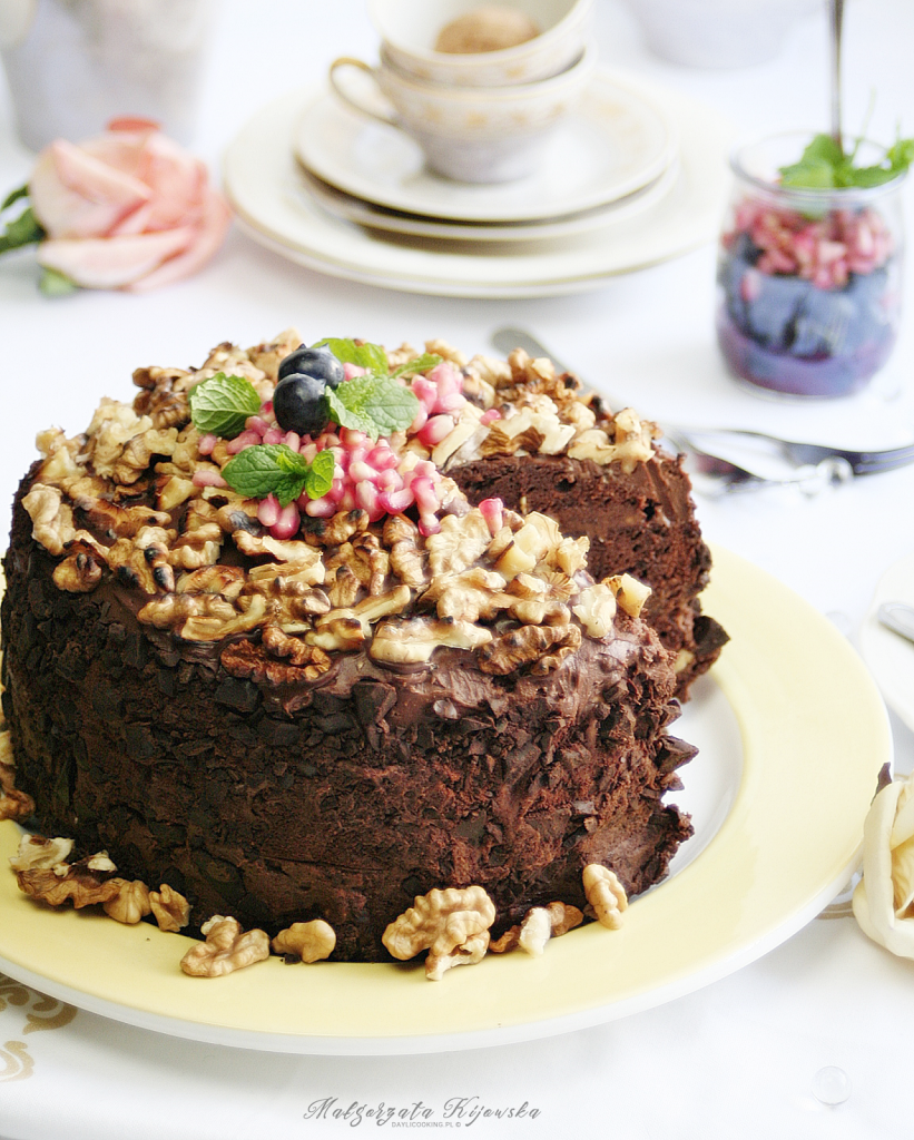 Przepis na tort czekoladowy z orzechami