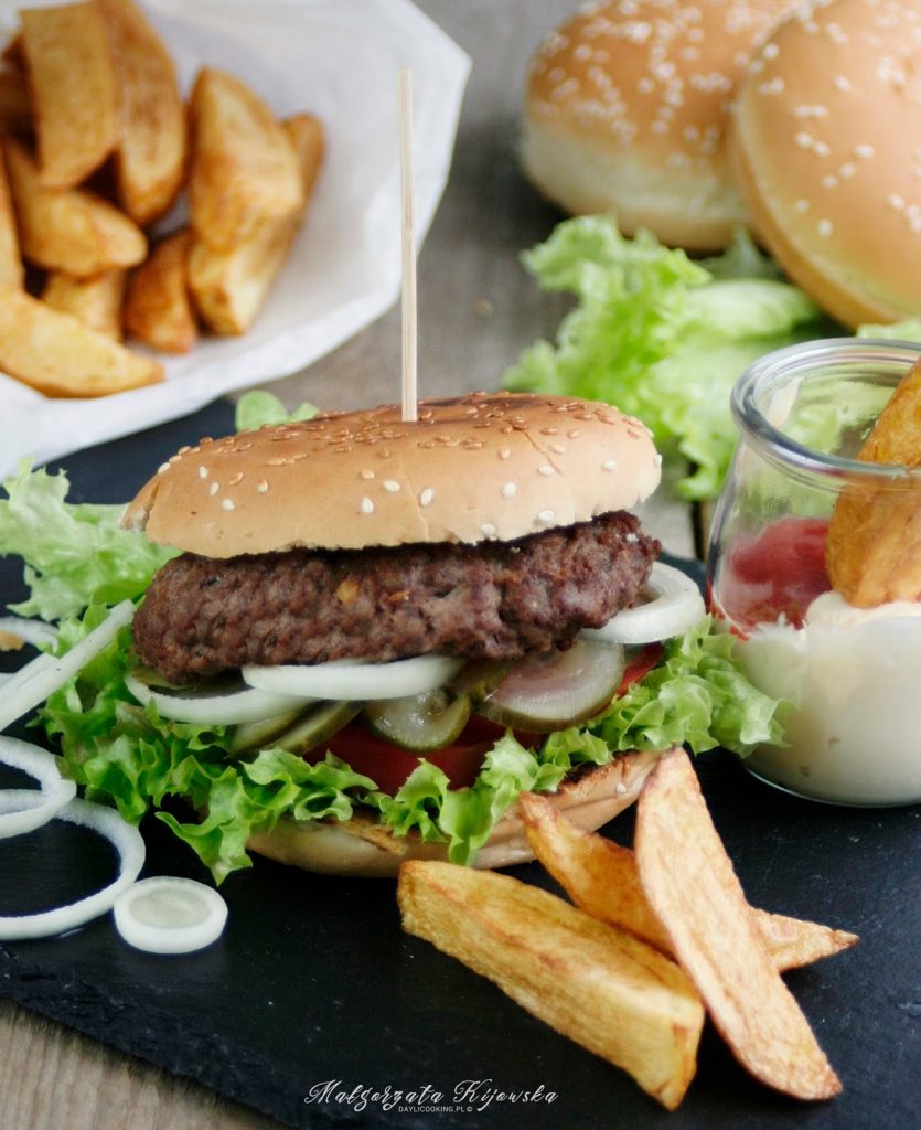 burger z wołowiny, jak upiec idealne frytki, frytki jak z mc donalda, daylicooking, domowy fast food