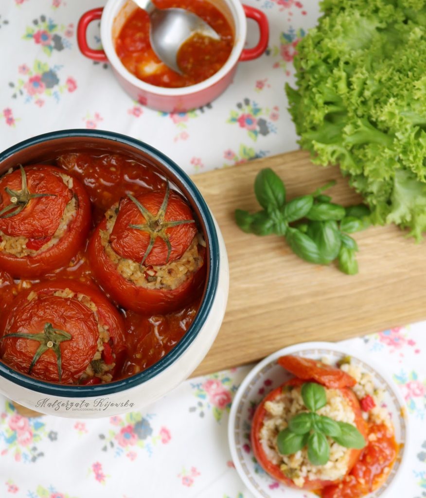 Przepis na pomidory zapiekane z ryżem i ziołami