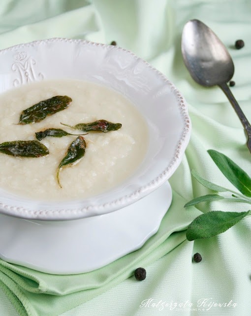 Biały krem z pietruszki i selera - przepis na zupę