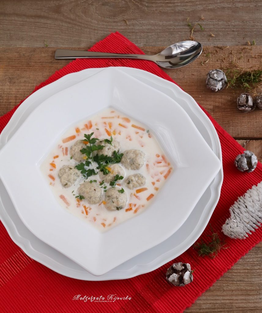 Przepis na zupę rybną z pulpecikami z karpia - jak zrobić zupę z karpia