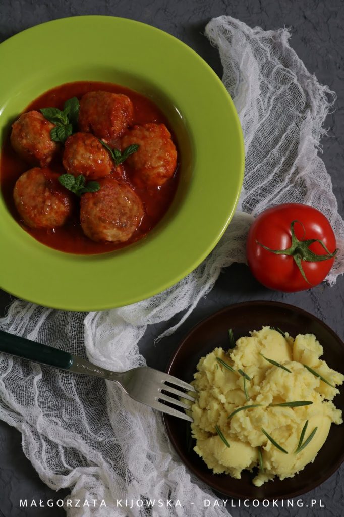 przepis na klopsy w sosie pomidorowym, pulpety z indyka, co na obiad z indyka, daylicooking