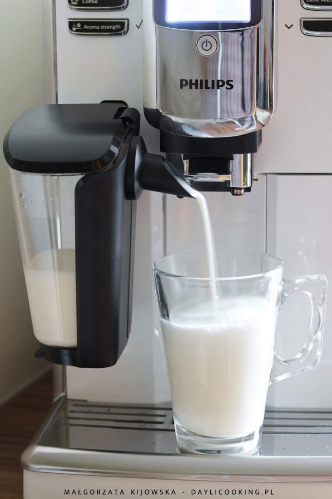 spieniacz do mleka, jak spienić mleko do latte, daylicooking