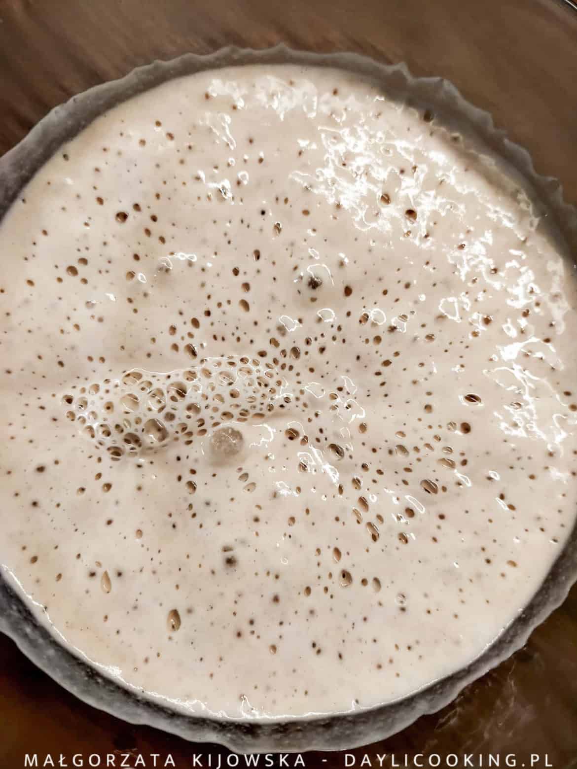 Przepis na zakwas na dzikich drożdżach od podstaw