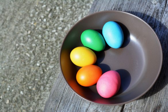 Czym farbować jajka wielkanocne
