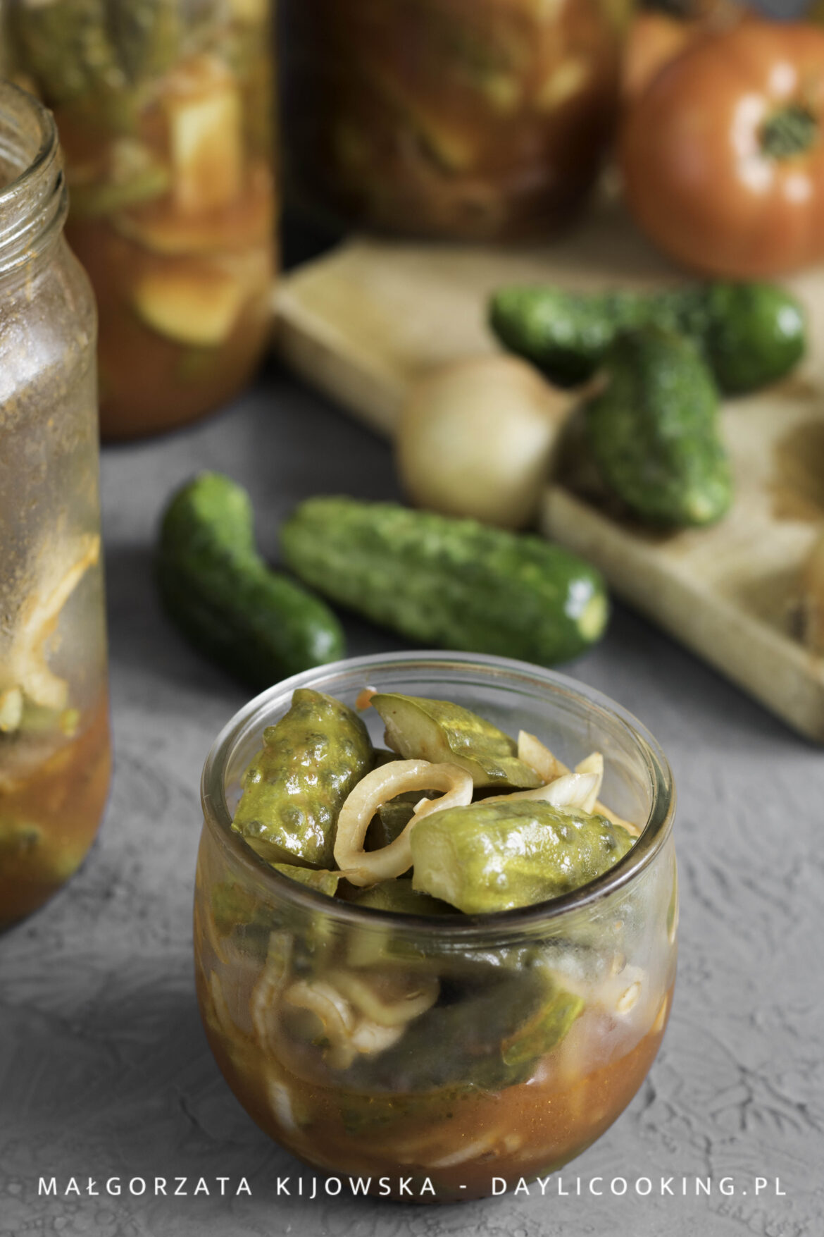 przepis na ogórki w zalewie pomidorowej na zimę