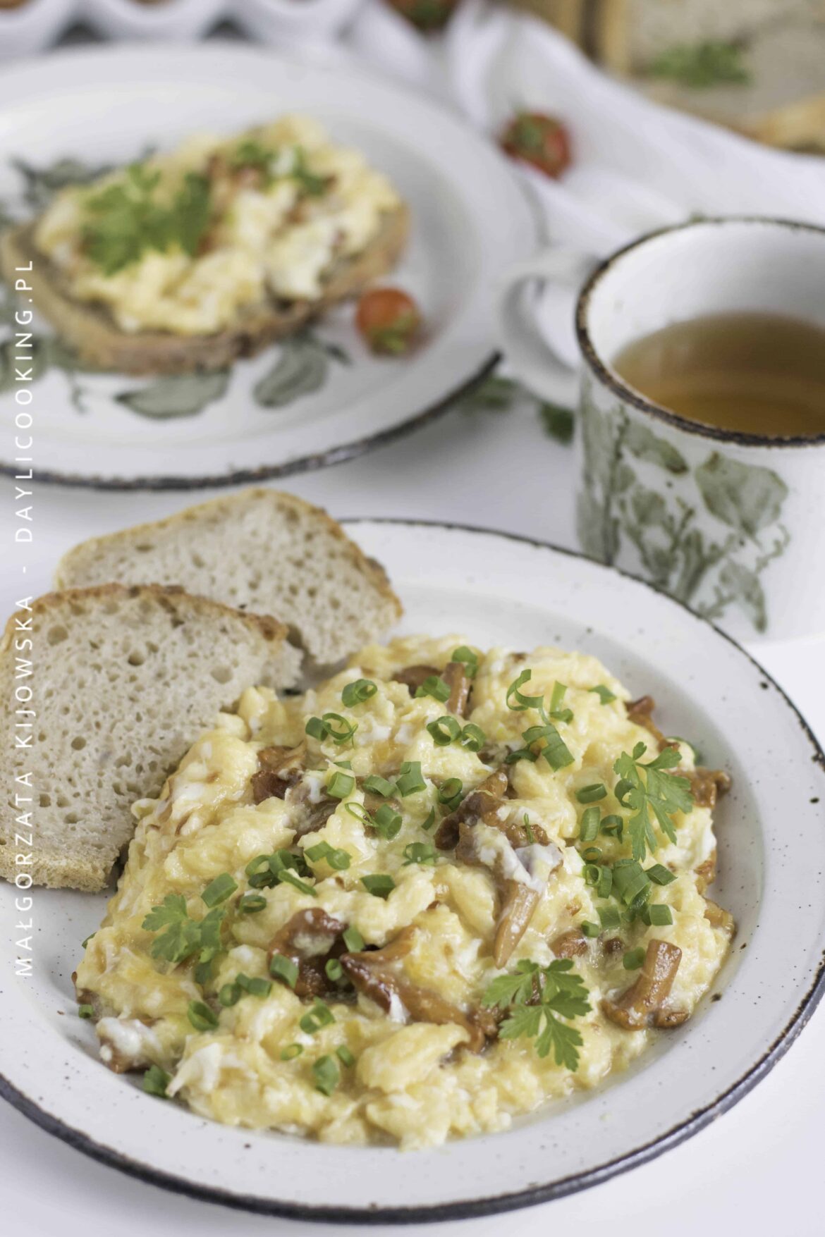 jajecznica z kurkami na maśle przepis