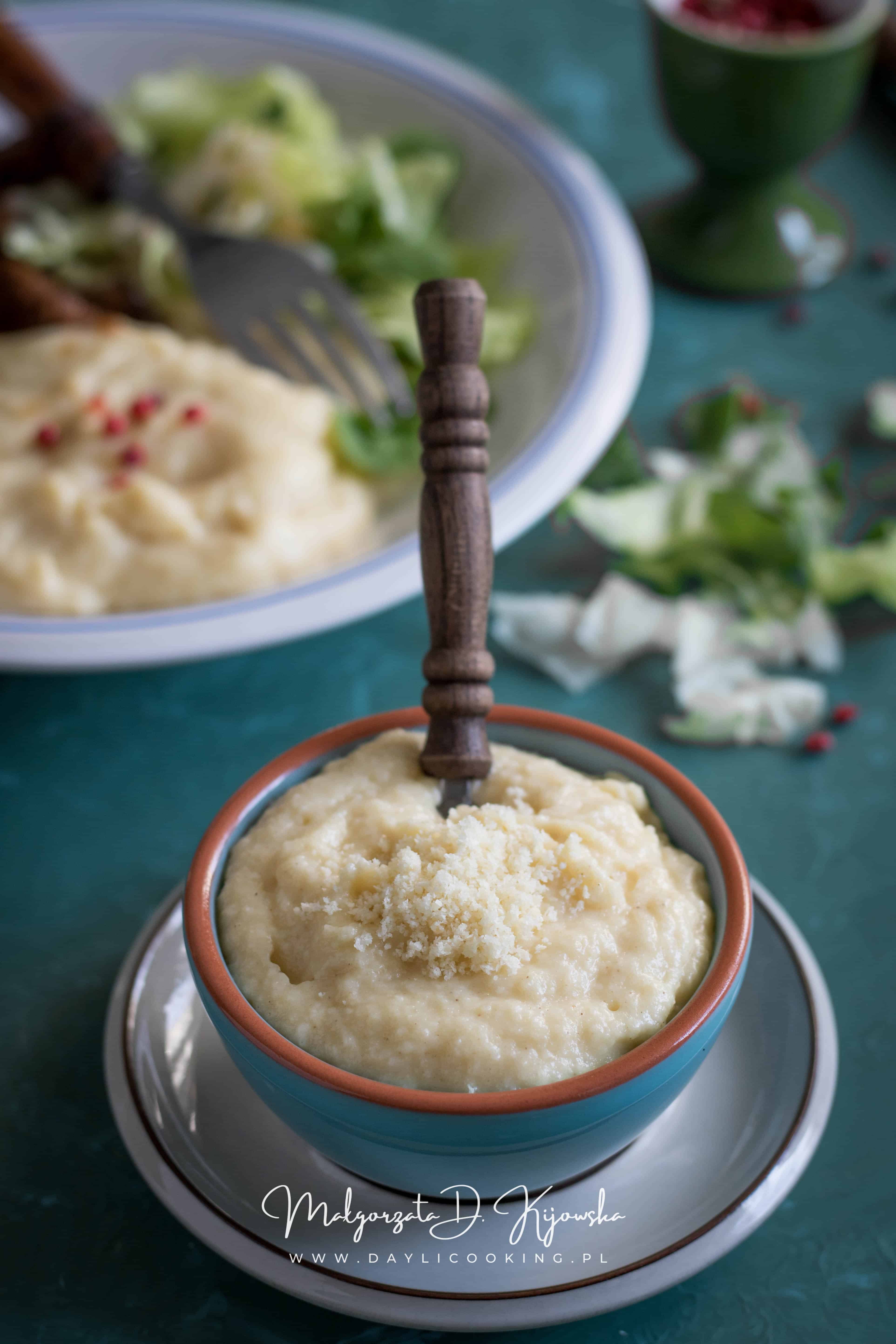 Polenta z mąki kukurydzianej, z gulaszem wieprzowym