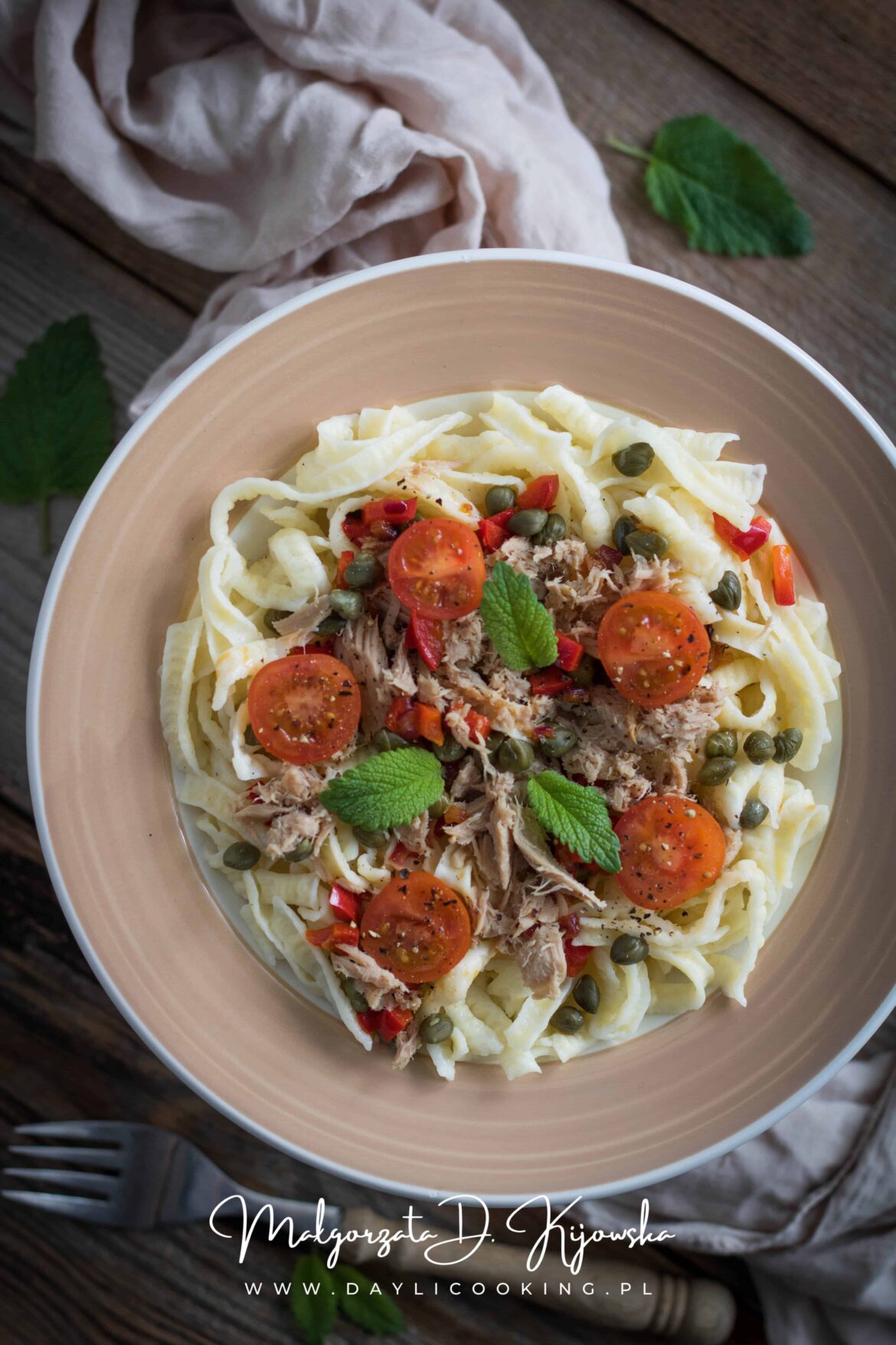 makaron z tuńczykiem i kaparami