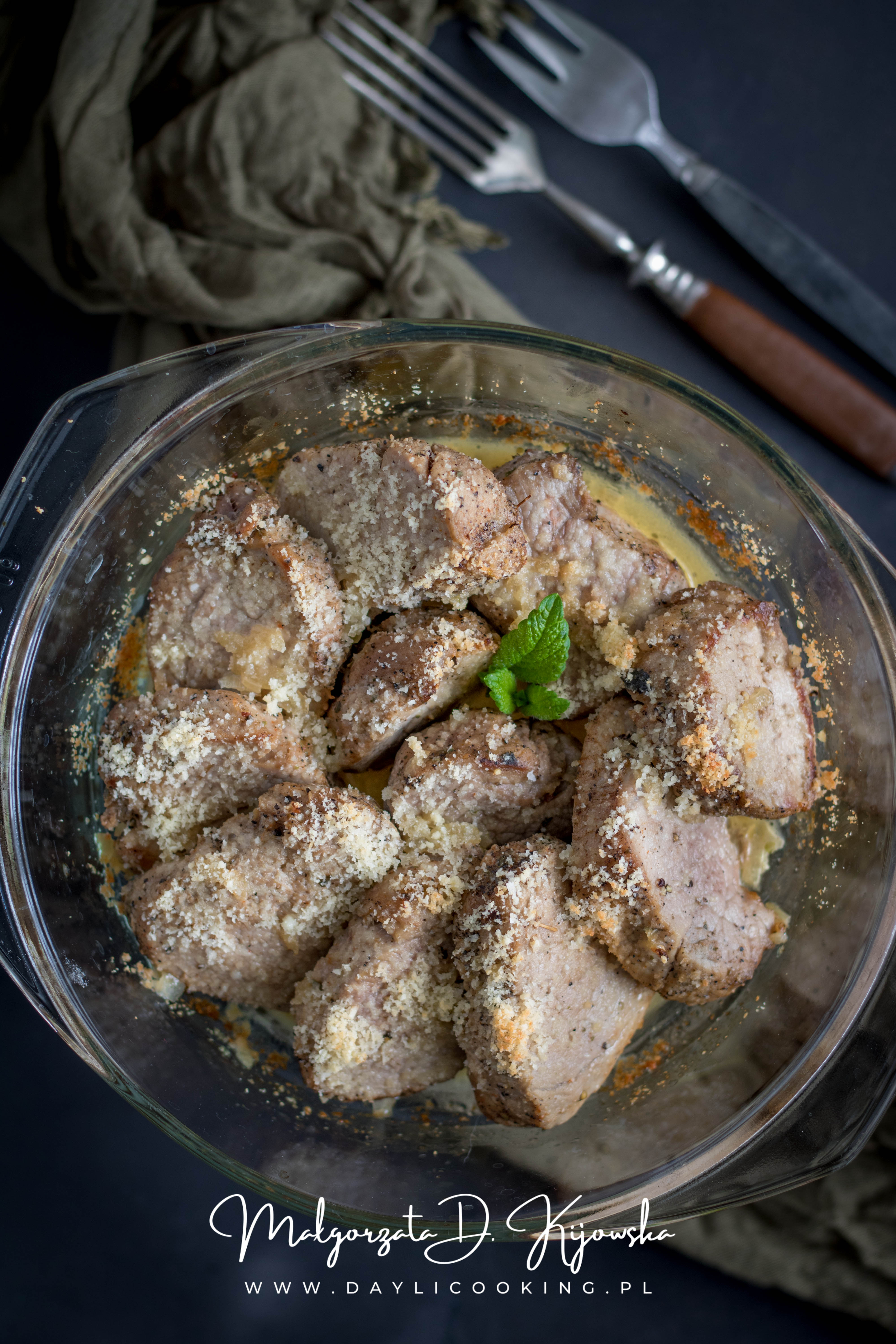Polędwiczki wieprzowe zapiekane z parmezanem