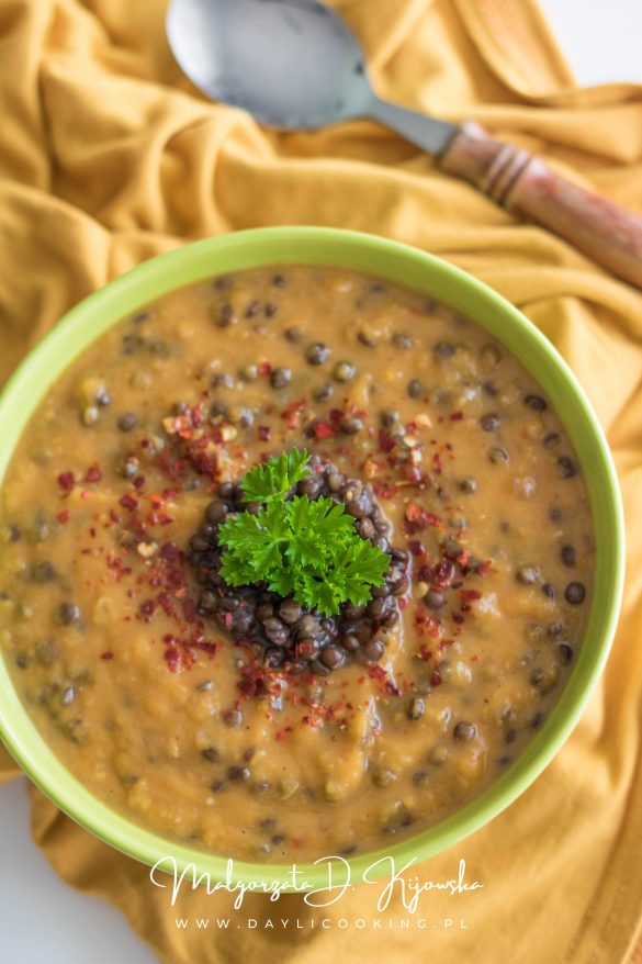 zupa z batatów i czarnej soczewicy
