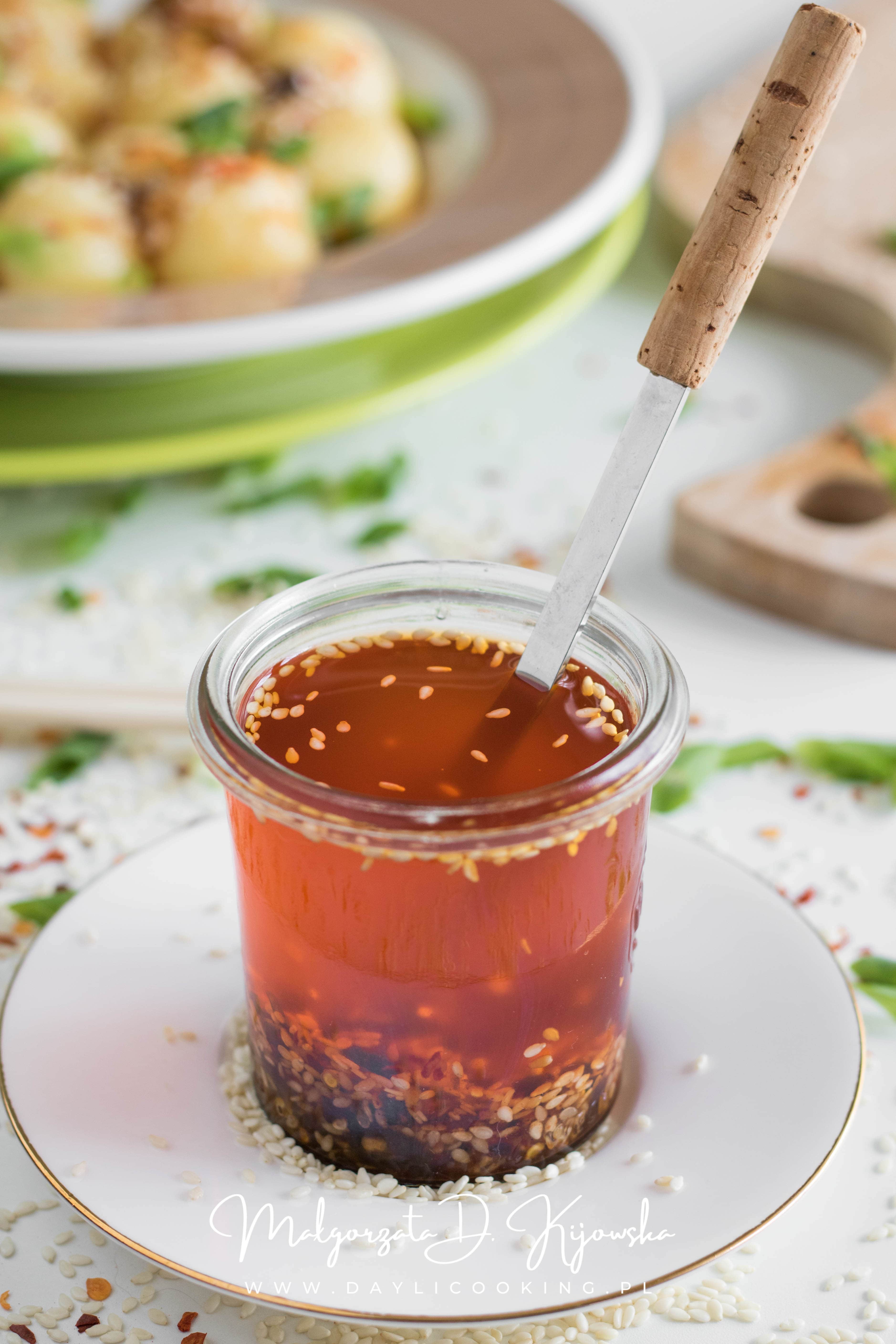 Azjatycki olej chili z kluskami