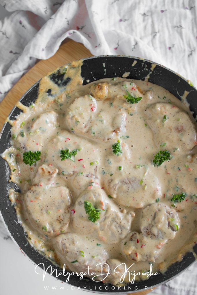 polędwiczki wieprzowe w sosie orzechowym