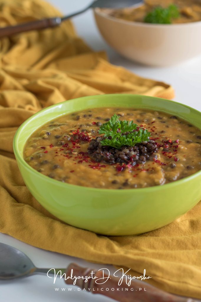 zupa z batatów i czarnej soczewicy