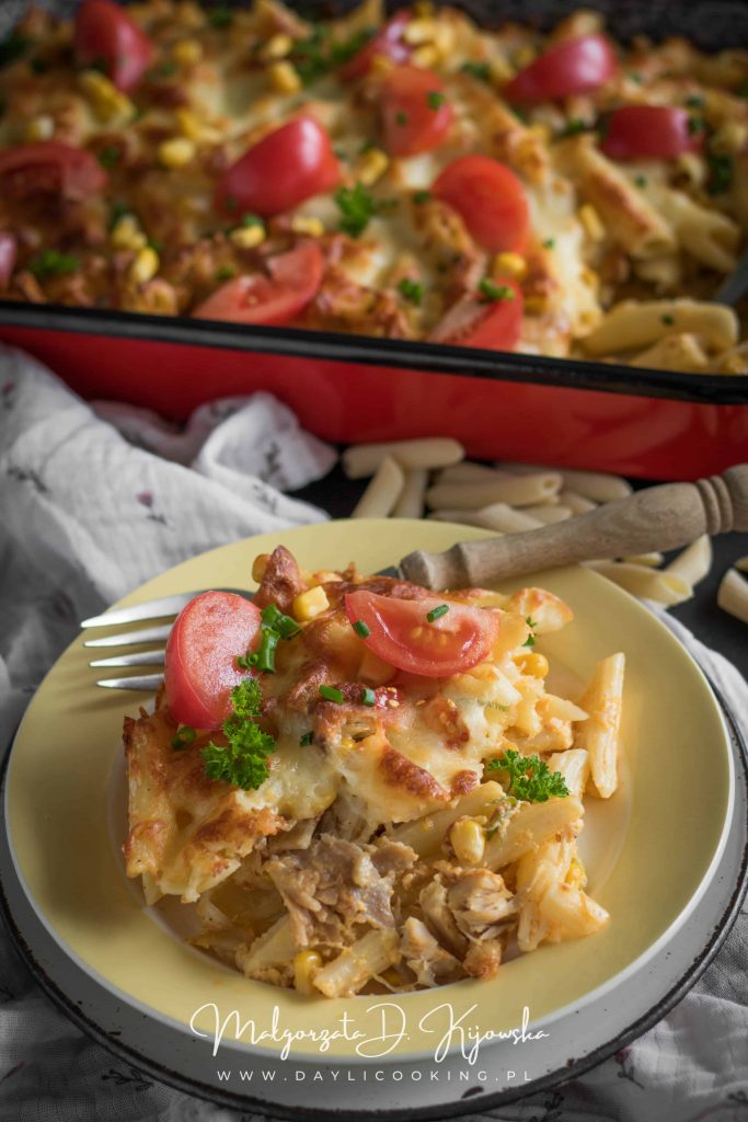 zapiekanka makaronowa z kurczakiem i kukurydzą