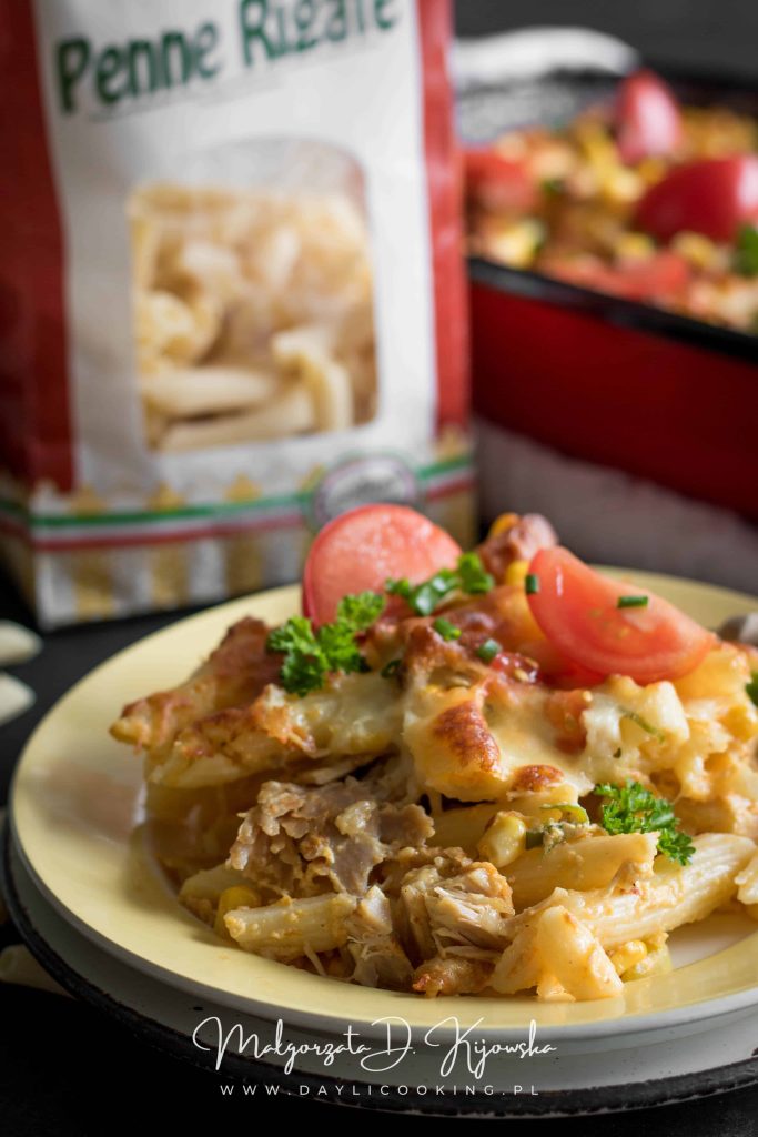 zapiekanka makaronowa z kurczakiem i kukurydzą