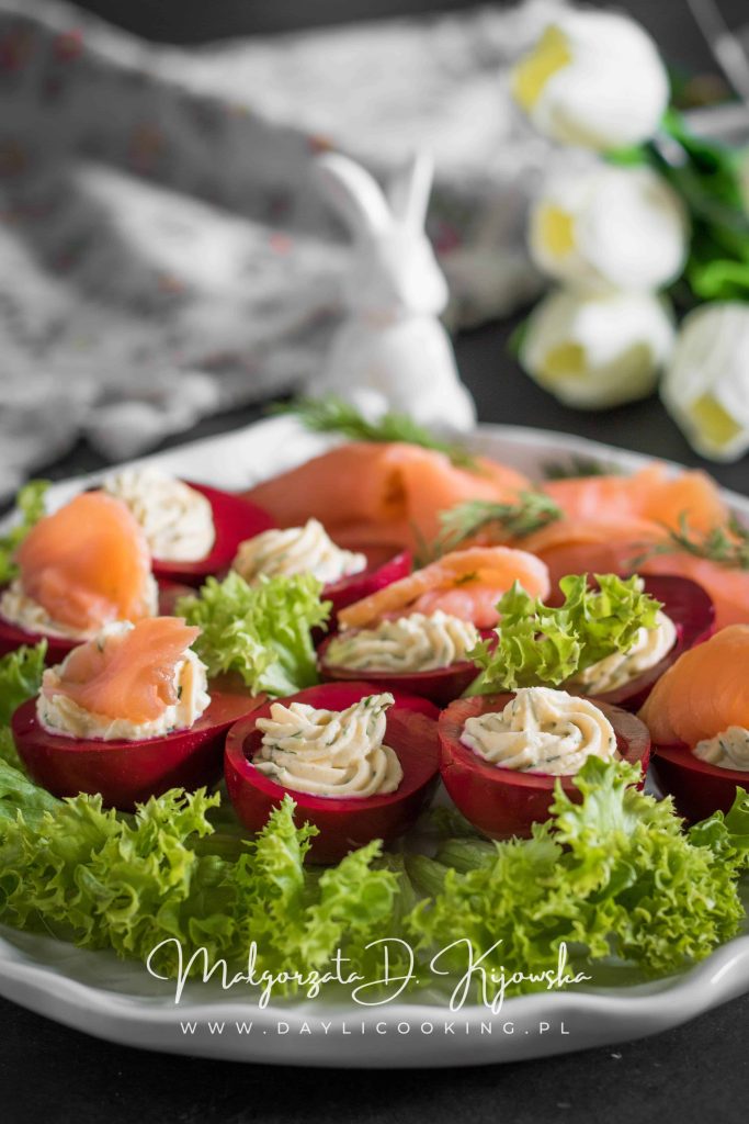 jajka marynowane w zakwasie z buraków