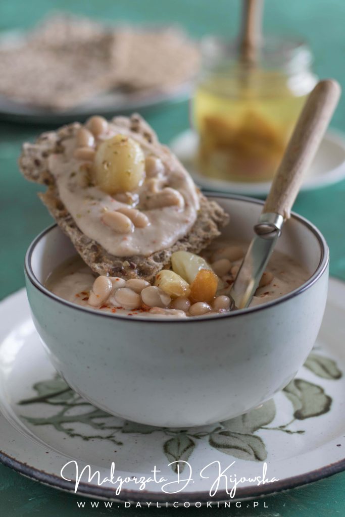 pasta z fasoli i konfitowanego czosnku