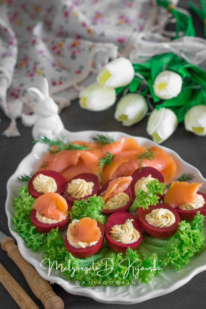 jajka marynowane w zakwasie z buraków